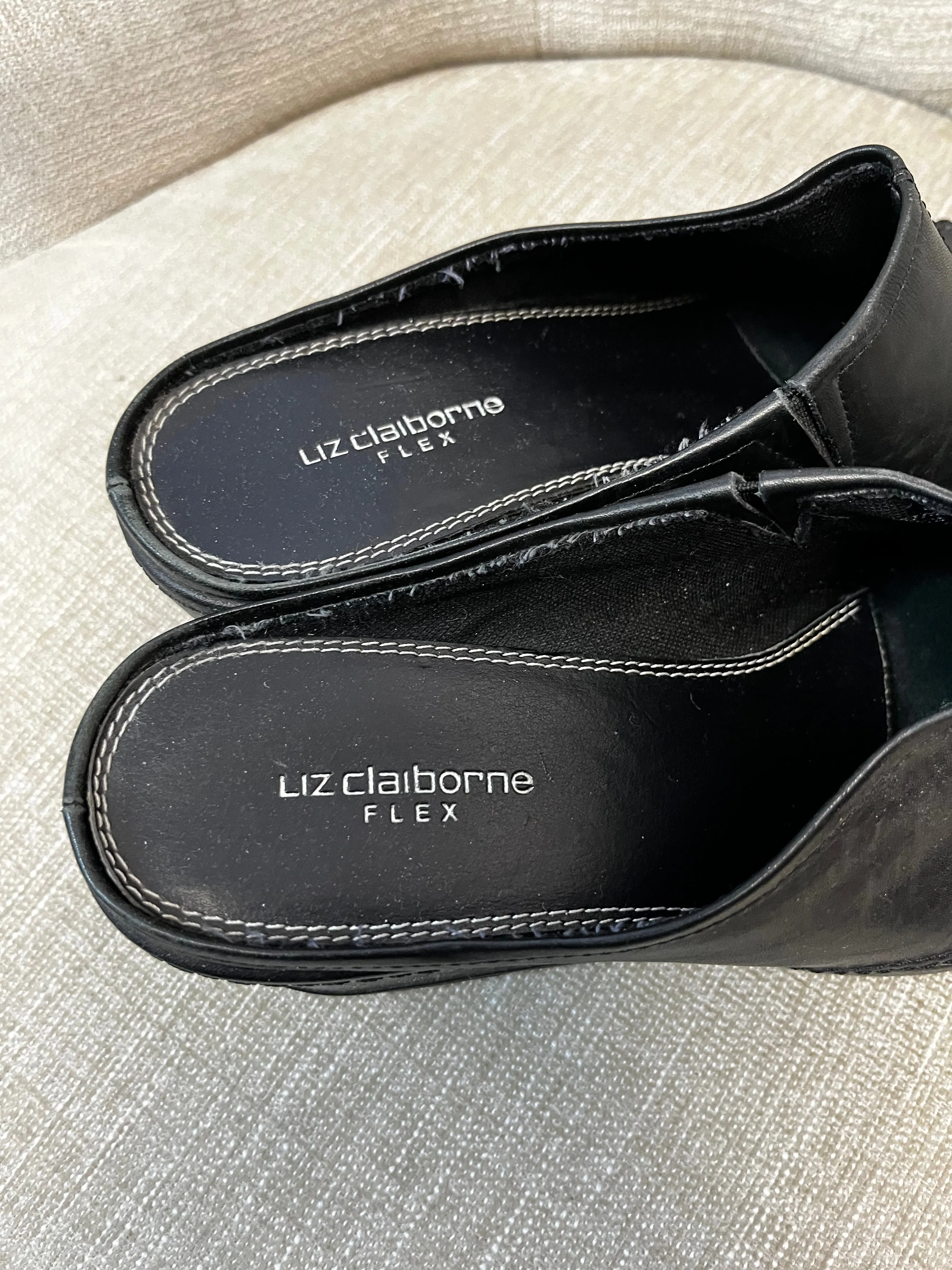 Liz Claiborne Leather Mule (Size 7)