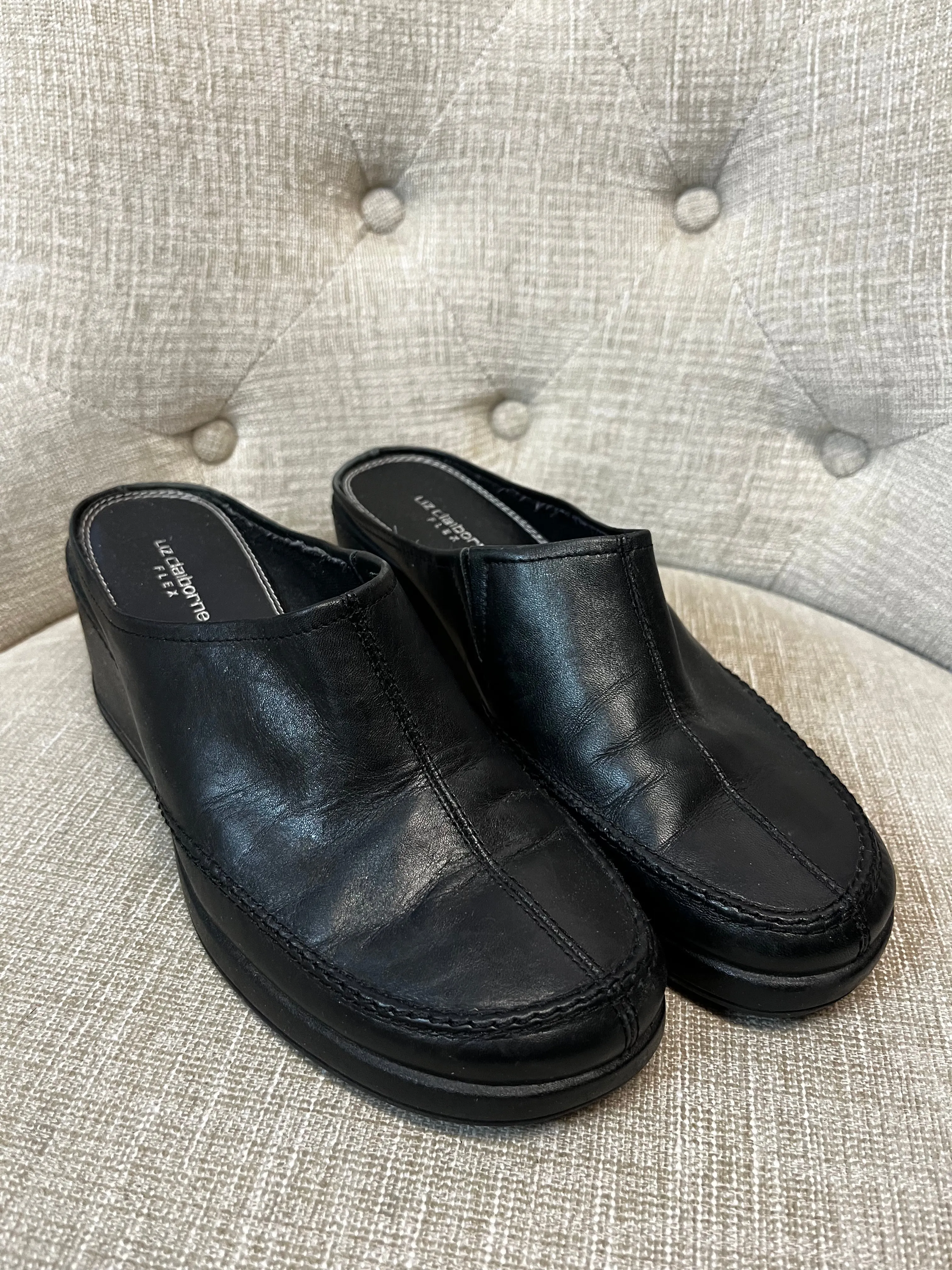 Liz Claiborne Leather Mule (Size 7)
