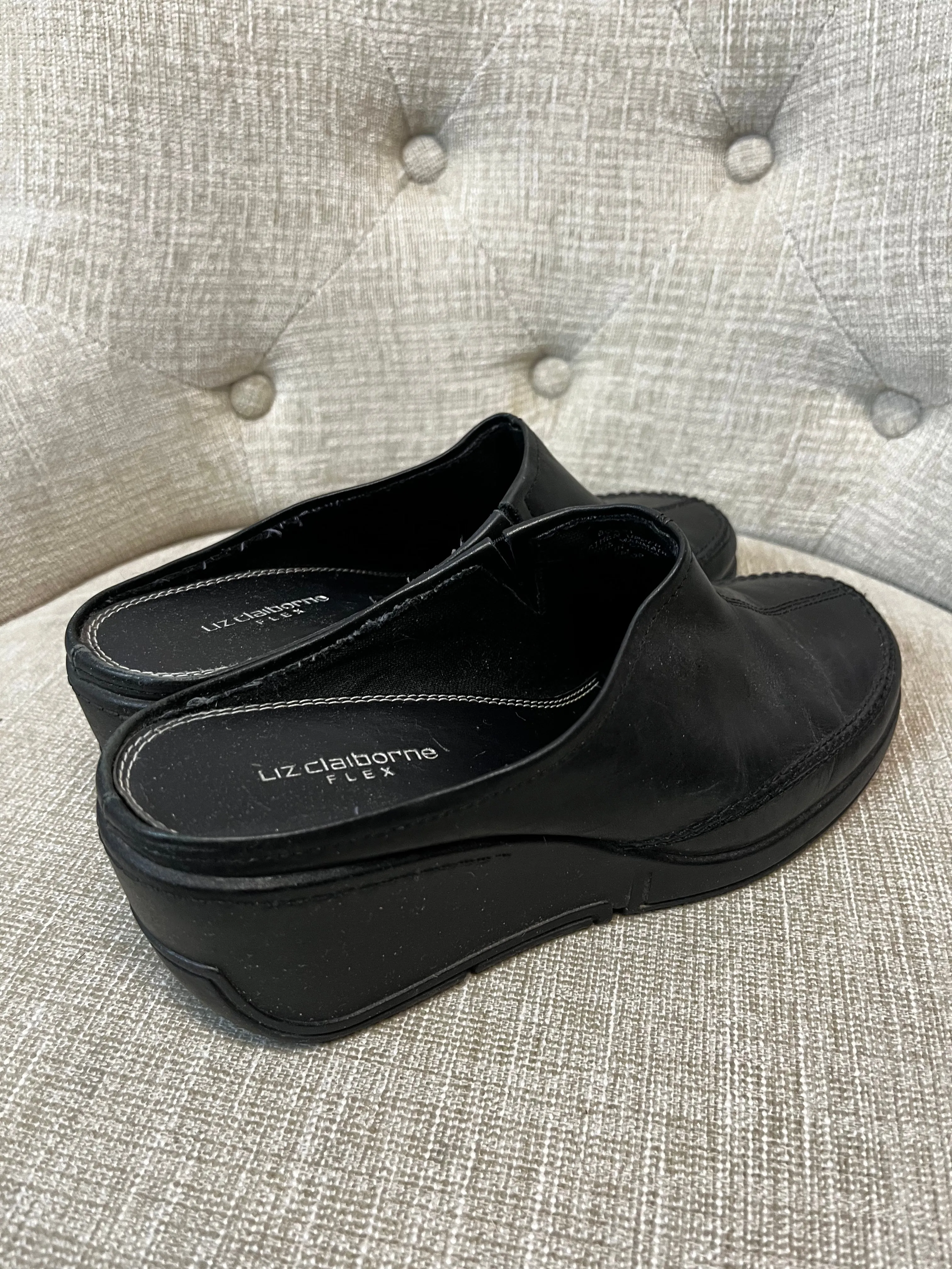 Liz Claiborne Leather Mule (Size 7)