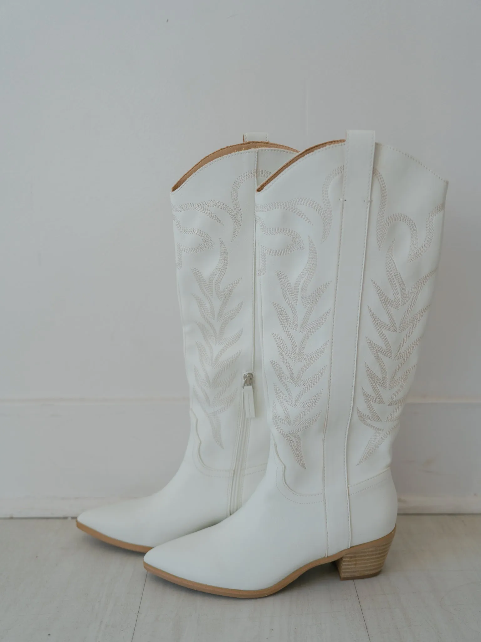Mi.iM: Inlay Boots - White